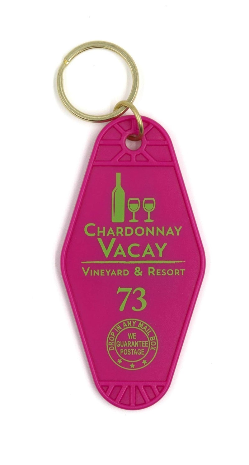 GAMAGO Chardonnay Vacay Keychain (LA1551) - Image 3
